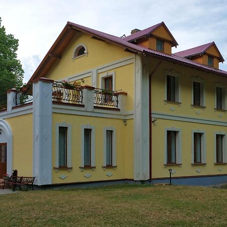 Lecu Muiza Hotel Leci Екстериор снимка