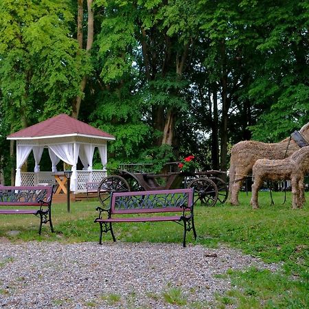 Lecu Muiza Hotel Leci Екстериор снимка