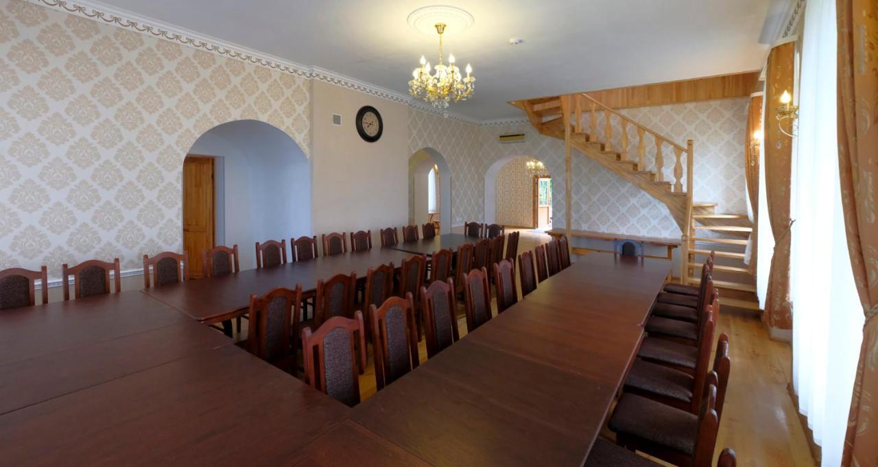 Lecu Muiza Hotel Leci Екстериор снимка