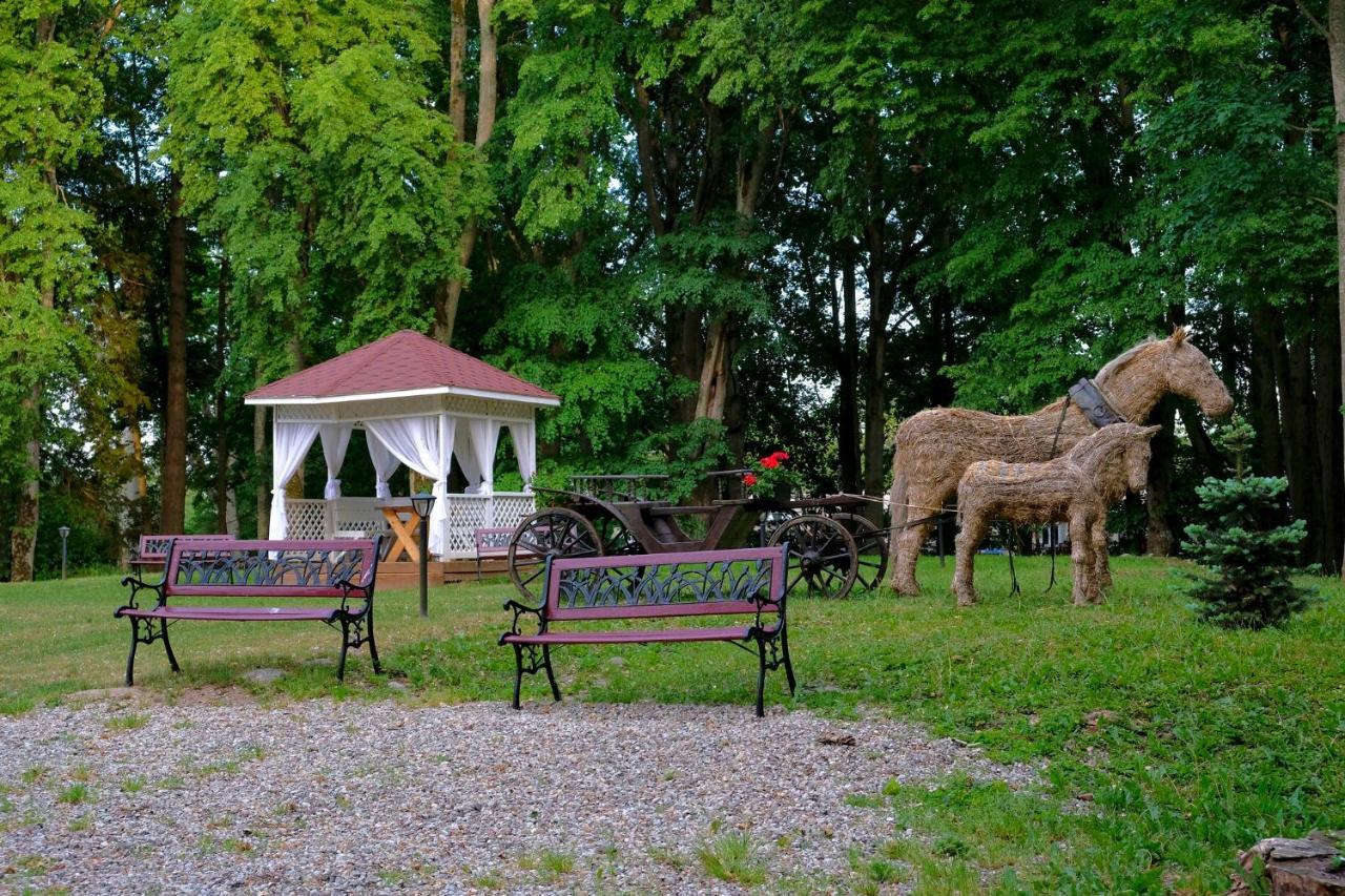 Lecu Muiza Hotel Leci Екстериор снимка