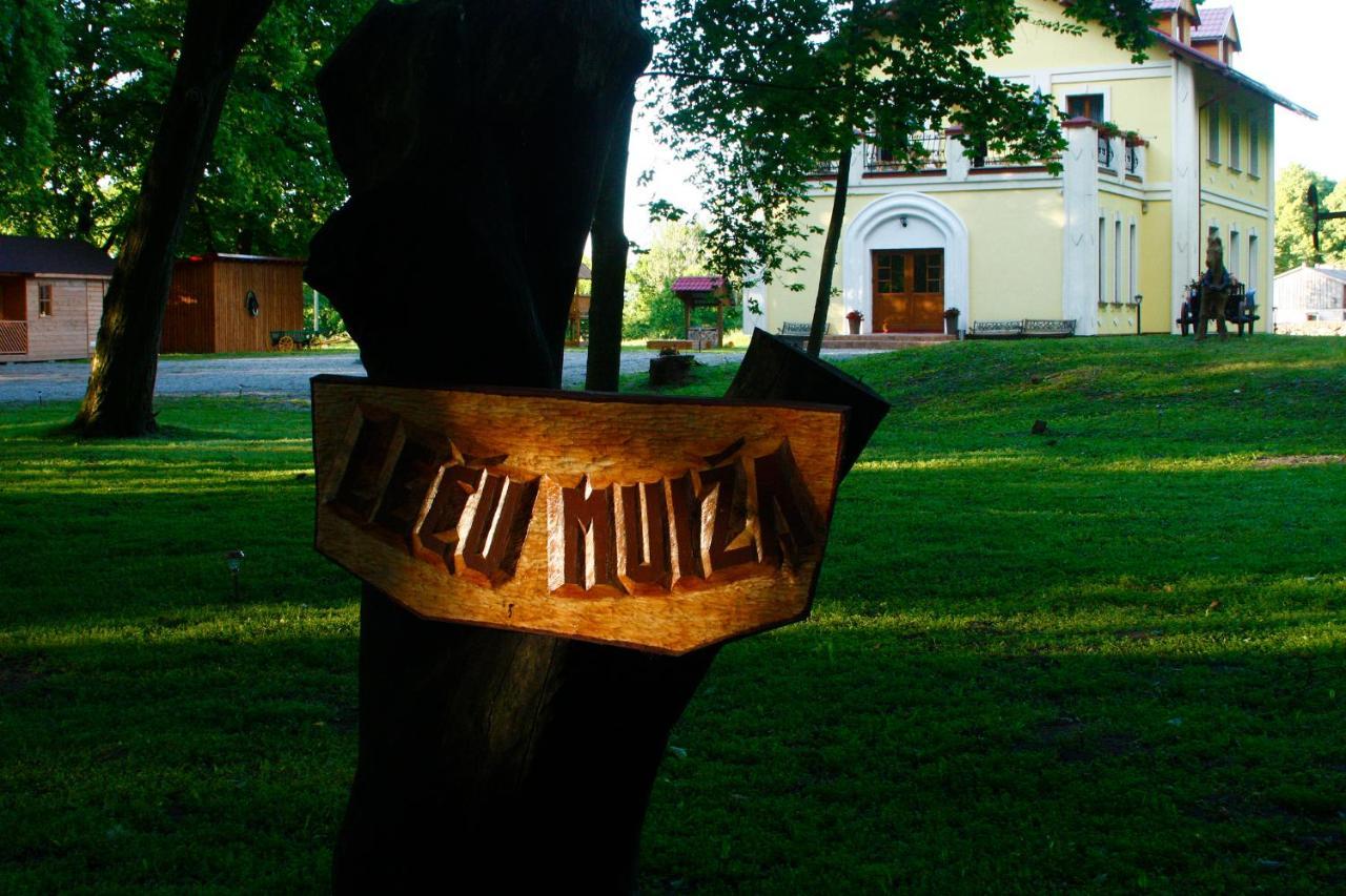 Lecu Muiza Hotel Leci Екстериор снимка