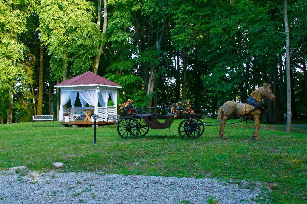 Lecu Muiza Hotel Leci Екстериор снимка